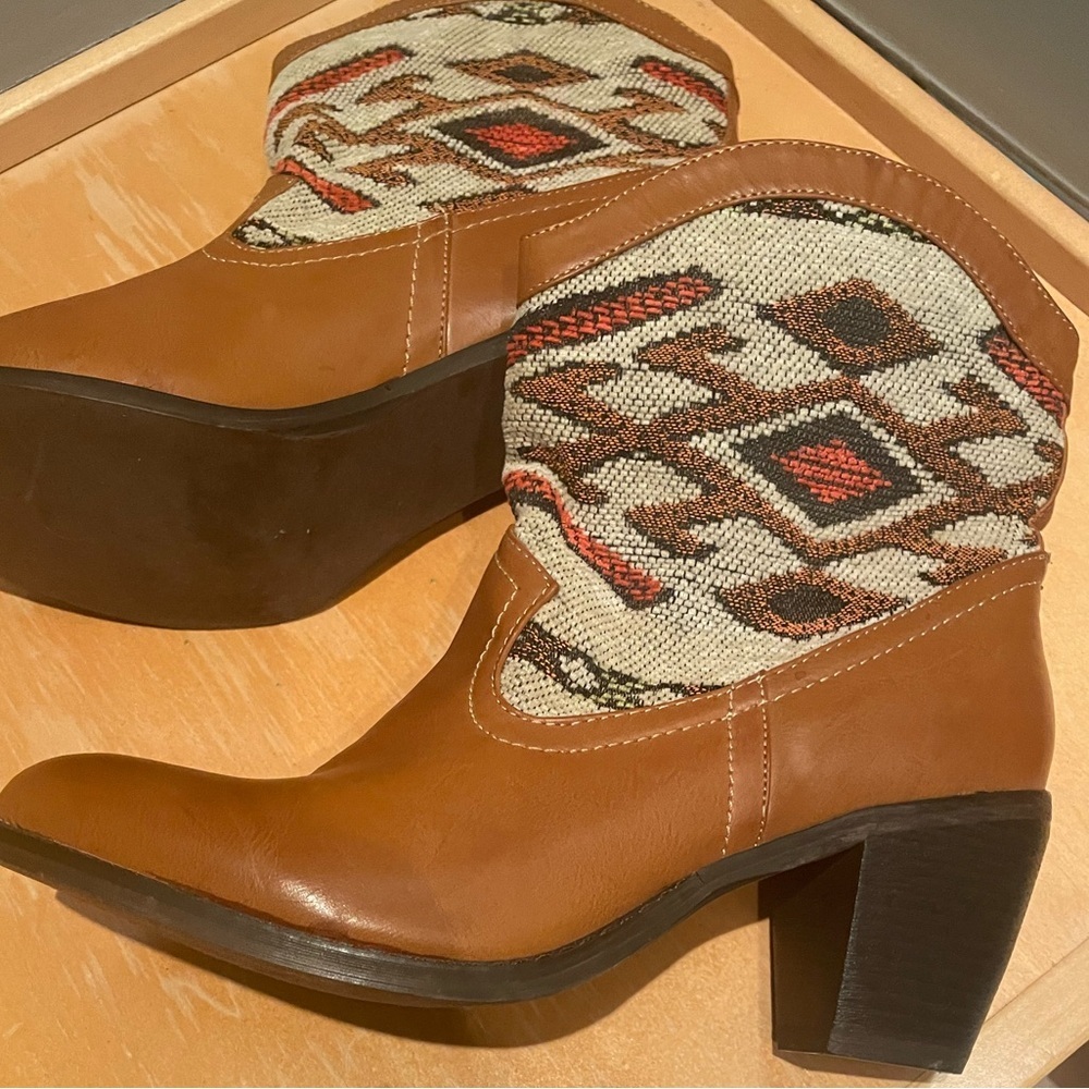 Wanted Women’s Western Kilim Boots Size 10 – Tan Faux Leather & Woven - Picture 3 of 11